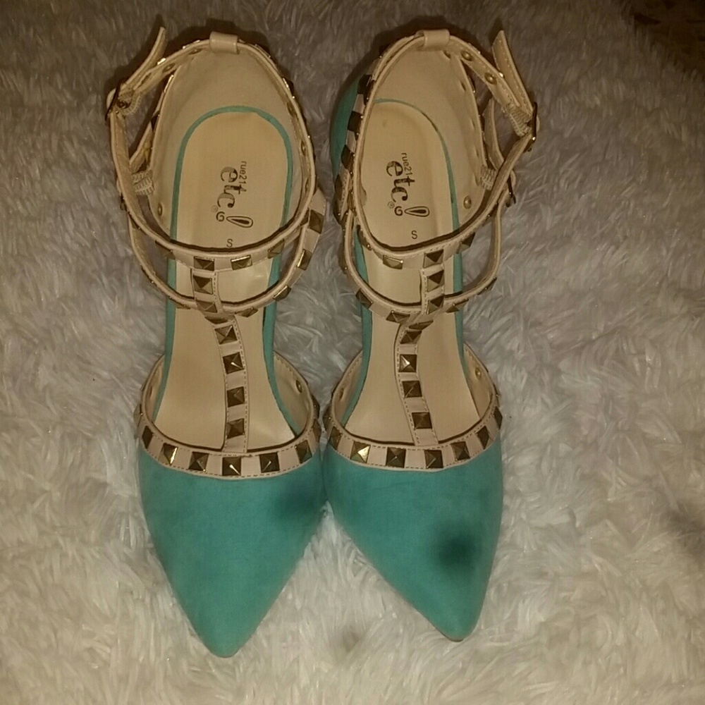 Heels - Picture 2 of 3